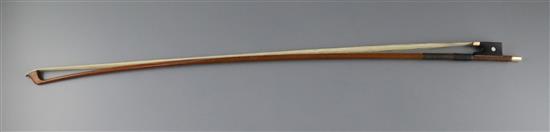 A German gold mounted violin bow, 19th century, length 74cm, weight 59g.